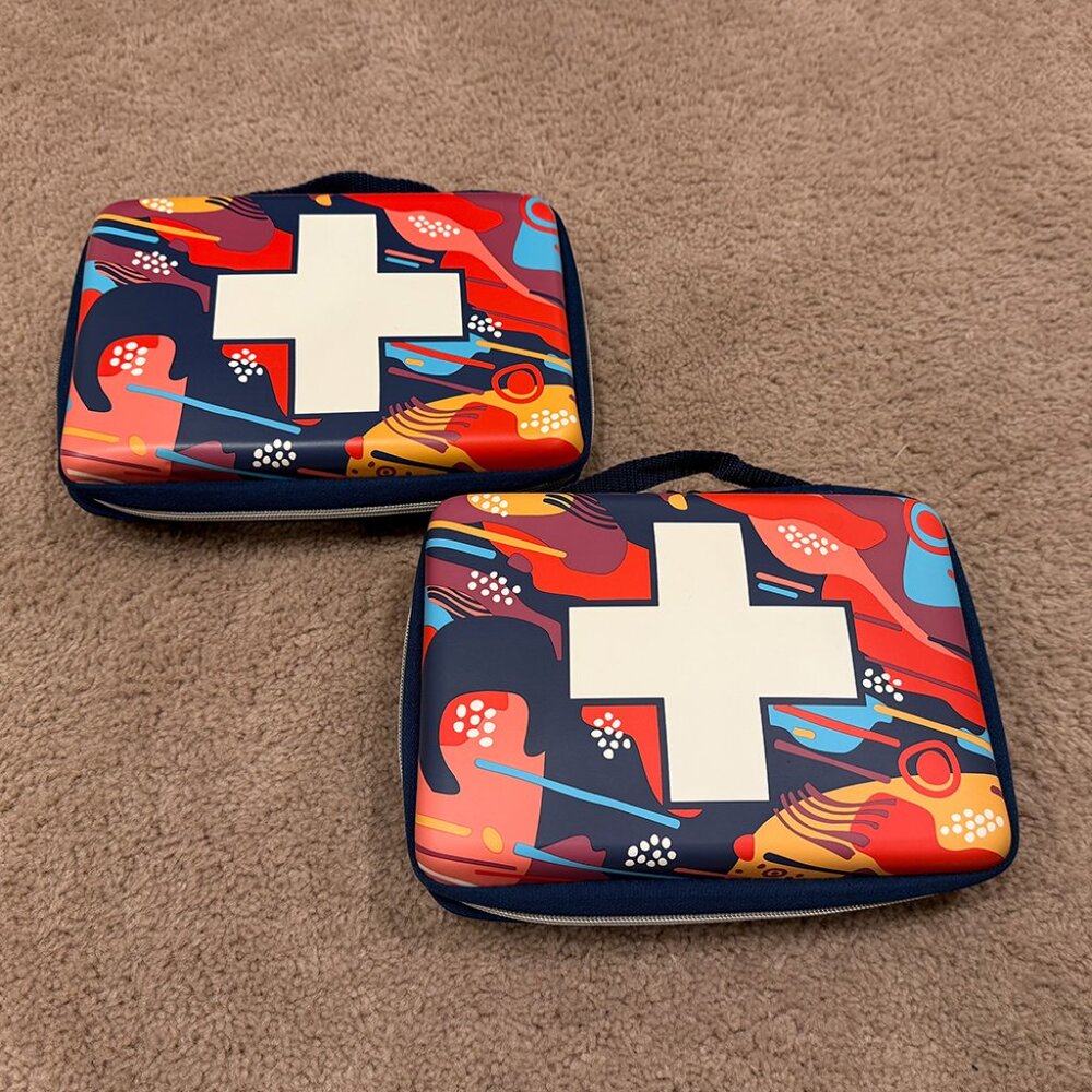Johnson & Johnson: Two First Aid Cases - Picture 2 of 4